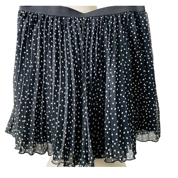 H&M Black with White Polka Dots Pleated Mini Skirt - Picture 1 of 6